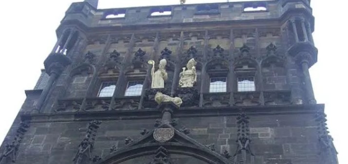 Екскурзии и почивки до Кулата на Стария градски мост